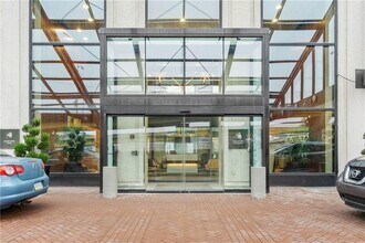 320 Fort Duquesne Blvd in Pittsburgh, PA - Building Photo - Building Photo