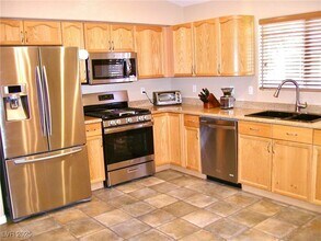 212 Horizon Peak Dr in Henderson, NV - Building Photo - Building Photo