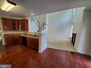 102 Burnet Crescent in Trenton, NJ - Building Photo - Building Photo