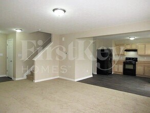 8121 Grove Berry Way in Indianapolis, IN - Building Photo - Building Photo