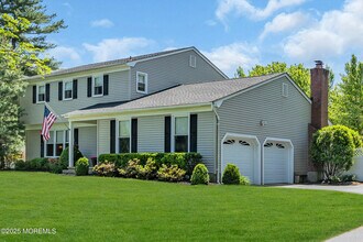 17 Acorn Dr in Middletown, NJ - Building Photo - Building Photo
