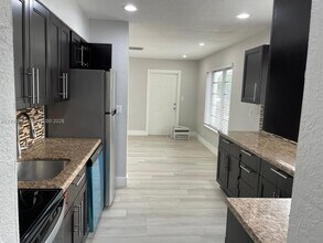 6241 NW 12th St in Sunrise, FL - Building Photo - Building Photo