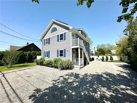 90 Wolcott Ave in Middletown, RI - Building Photo