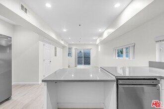 1409 N Hobart Blvd in Los Angeles, CA - Building Photo - Building Photo