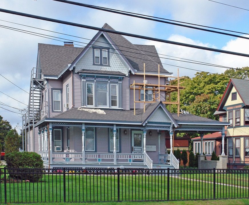 276 S Ocean Ave in Patchogue, NY - Building Photo