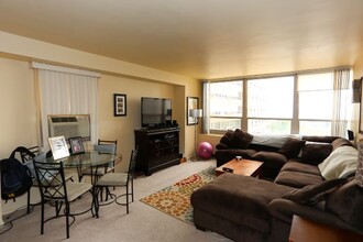 3950 N Lake Shore Dr, Unit G02C in Chicago, IL - Building Photo - Building Photo
