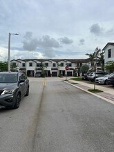 185 SW 185th Way in Pembroke Pines, FL - Building Photo - Building Photo