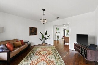 1820 Banks St in Houston, TX - Building Photo - Building Photo