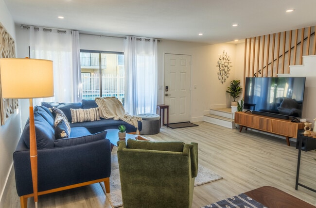 2415 Los Patos Dr in Palm Springs, CA - Building Photo - Building Photo