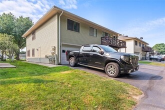 87 Milrace Dr in East Rochester, NY - Building Photo - Building Photo
