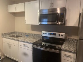 4901 Wayne Ave, Unit 1st floor in Philadelphia, PA - Building Photo - Building Photo
