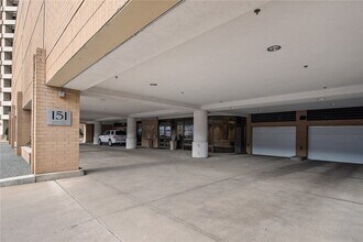 151 Fort Pitt Blvd, Unit 1601 in Pittsburgh, PA - Building Photo - Building Photo