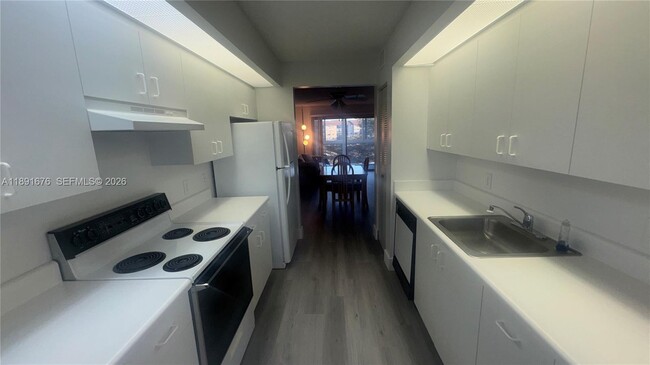 13700 SW 11th St in Pembroke Pines, FL - Building Photo - Building Photo