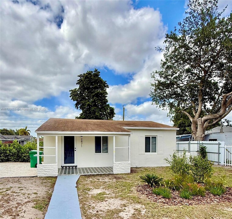 2471 NW 152nd Terrace in Opa Locka, FL - Building Photo