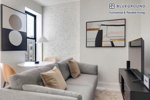 6 Avenue B in New York, NY - Building Photo