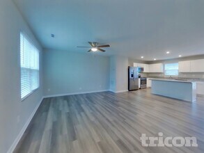 1082 Suffolk Ln in Cedar Hill, TX - Foto de edificio - Building Photo