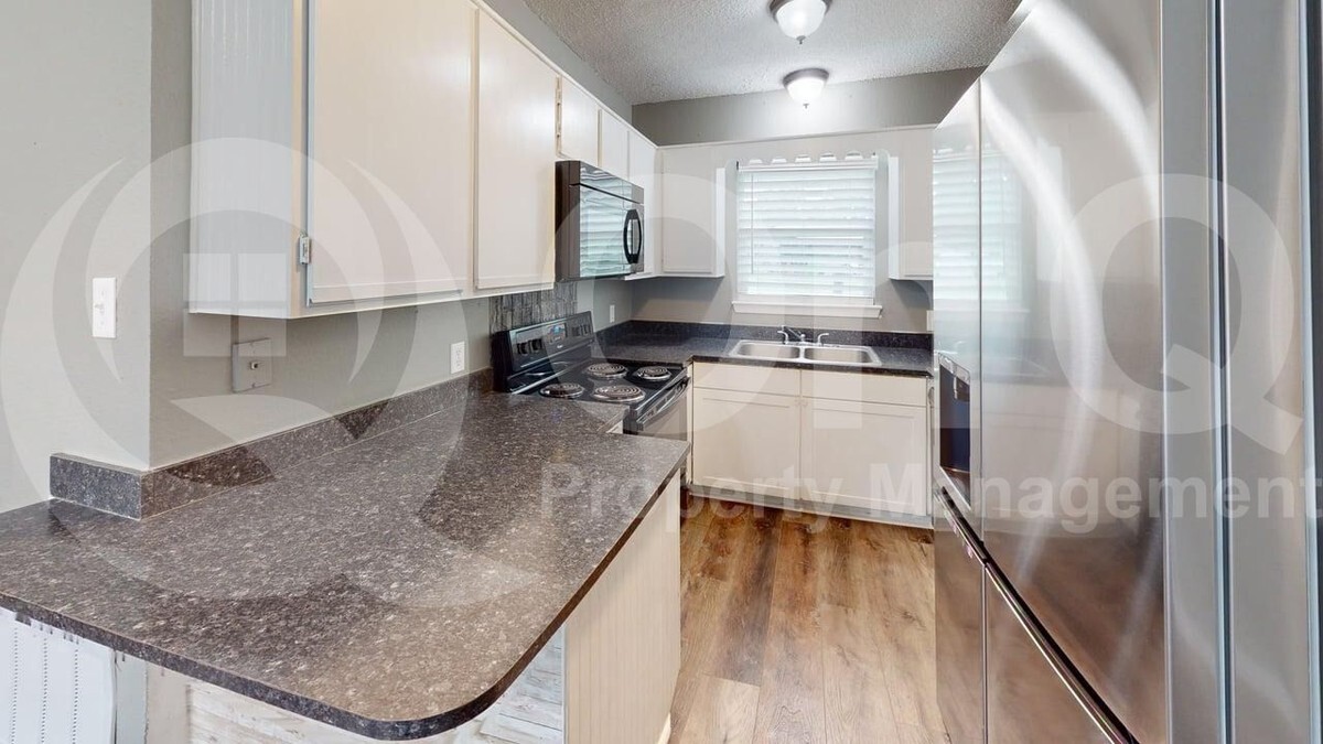 2420 Moneda St in Haltom City, TX - Building Photo