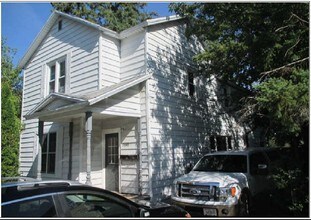 1640 College Ave, Unit Upper in Stevens Point, WI - Building Photo - Building Photo