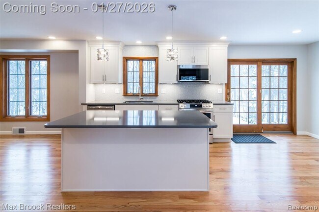 31419 Sleepy Hollow Ln in Beverly Hills, MI - Building Photo - Building Photo