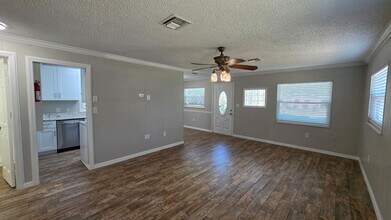 607 Patricia Ave in Fruitland Park, FL - Building Photo - Building Photo