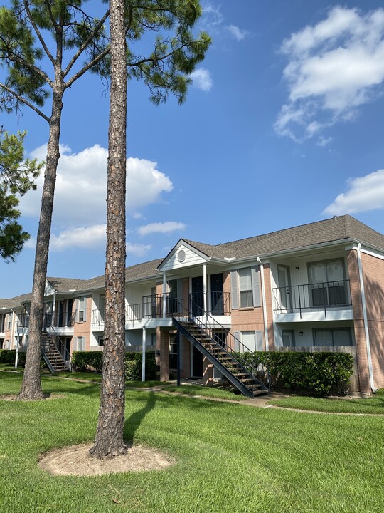 Whittfield in Houston, TX - Building Photo