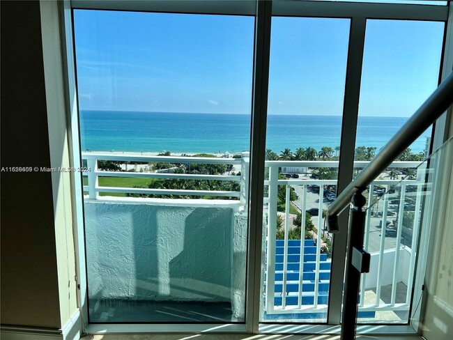 7600 Collins Ave in Miami Beach, FL - Building Photo - Building Photo