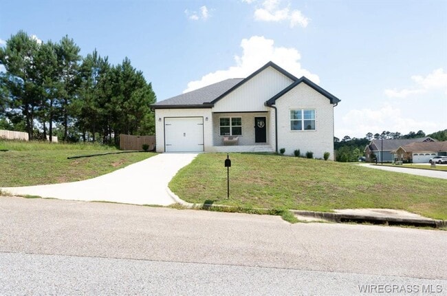 124 Sandy Hls Ct in Ozark, AL - Building Photo - Building Photo