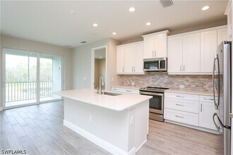 2626 Seychelles Cir in Naples, FL - Building Photo - Building Photo
