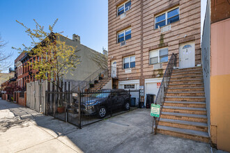 430 Pulaski St in Brooklyn, NY - Building Photo - Building Photo