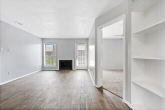 The Vail in Dallas, TX - Building Photo - Building Photo