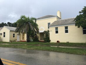 1555 Harrison Street, Unit #4 in Hollywood, FL - Building Photo - Building Photo