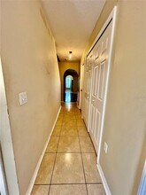 9934 Ashburn Lake Dr in Tampa, FL - Building Photo - Building Photo
