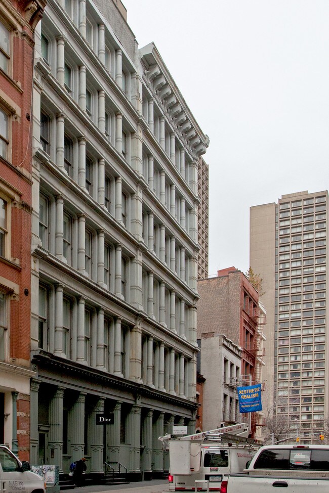 137 Greene St in New York, NY - Foto de edificio - Building Photo