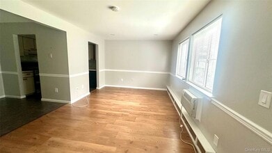 5 Ruth Ct in Middletown, NY - Building Photo - Building Photo