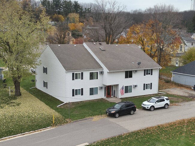 Park Meadow Apartments in Blanchardville, WI - Foto de edificio - Building Photo