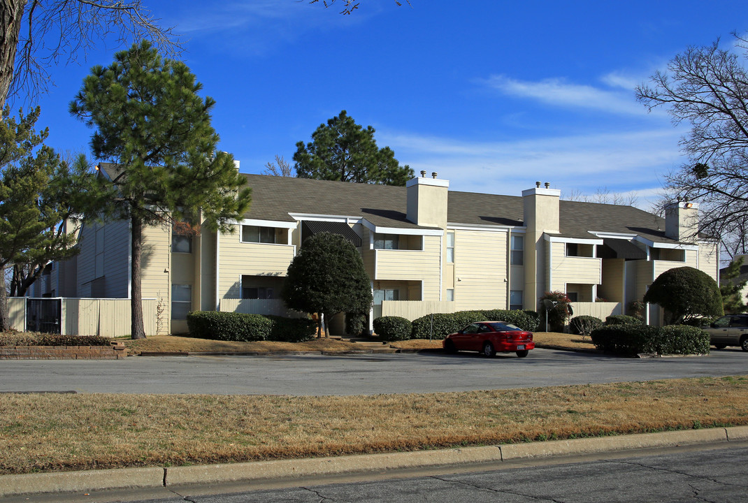 Harpers Lodge in Tulsa, OK - Building Photo