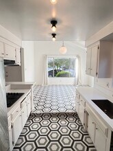 370 Obispo Ave in Long Beach, CA - Building Photo - Building Photo