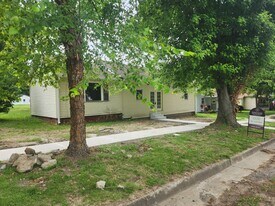 345 S Main St in Newport, IN - Building Photo