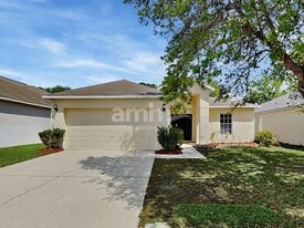 5251 Silver Thistle Ln in St. Cloud, FL - Building Photo