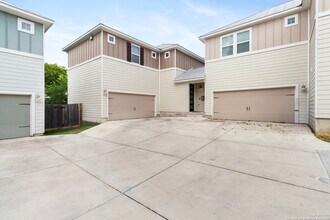 215 Claremont Ave in San Antonio, TX - Building Photo - Building Photo