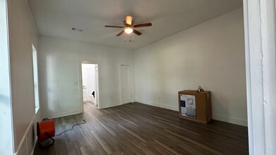 102 7th St SW-Unit -2 in Paris, TX - Building Photo - Building Photo