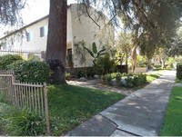 614-620 N Mar Vista Ave in Pasadena, CA - Foto de edificio - Building Photo