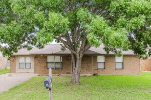 611 Stell Ave in Mansfield, TX - Building Photo