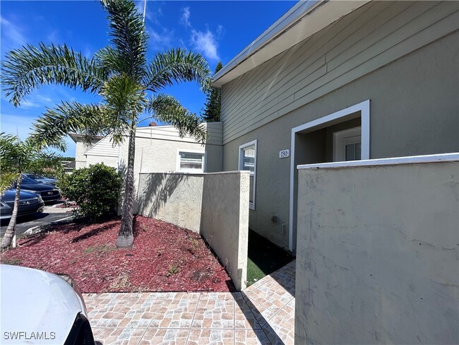 730 111th Ave N in Naples, FL - Building Photo - Building Photo