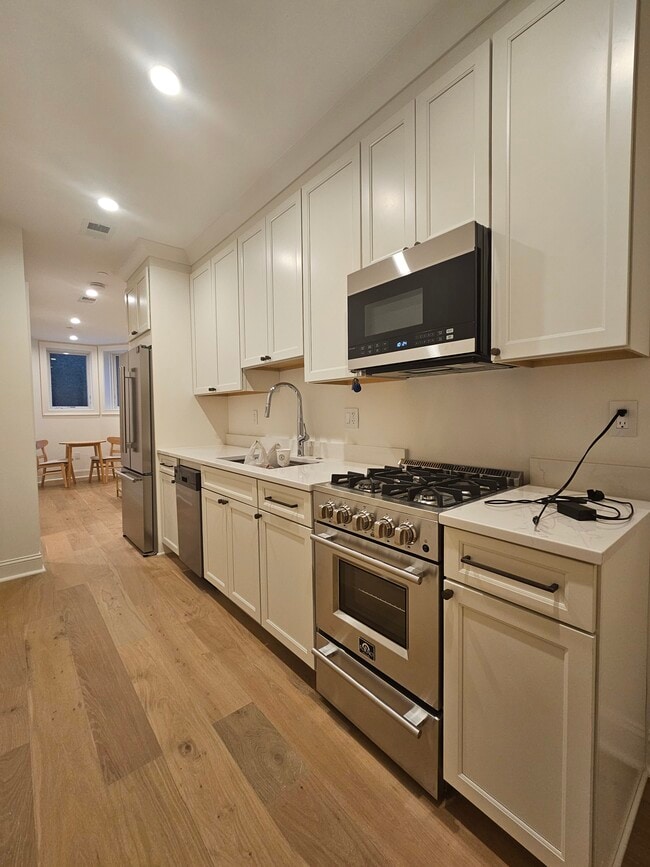 1335 11th St NW