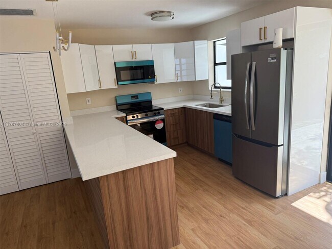 property at 750 S 61st Terrace