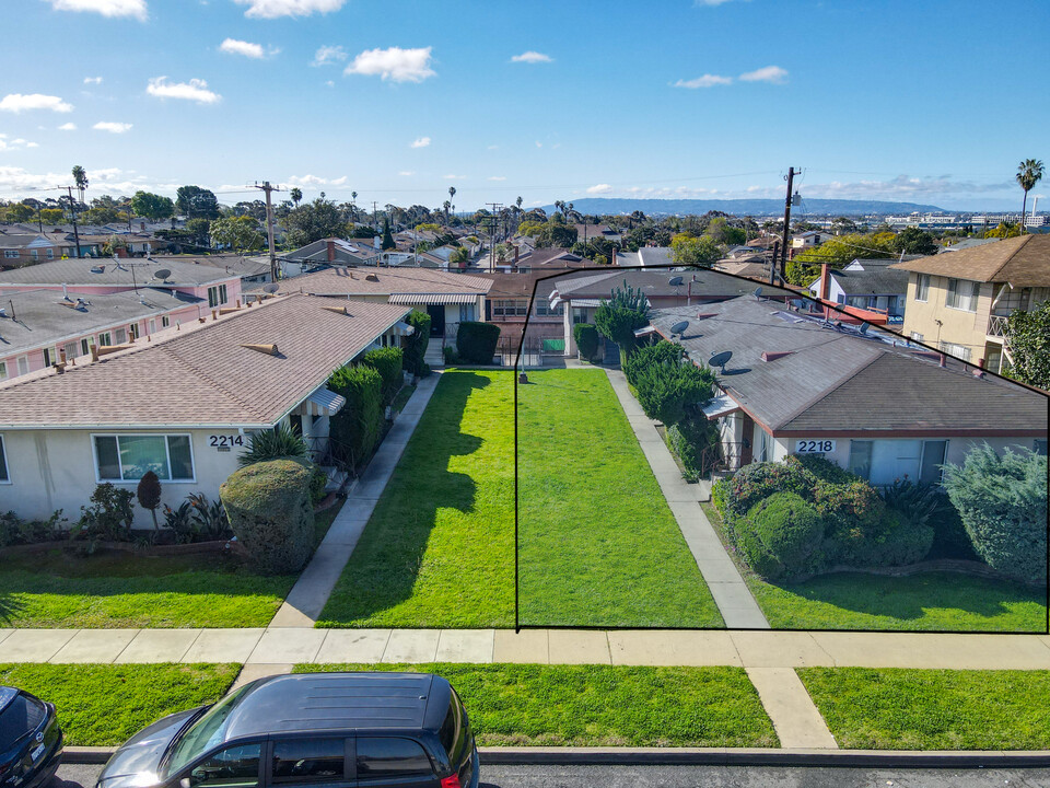 2218 W Imperial Hwy in Hawthorne, CA - Building Photo