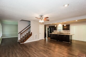 6335 Teaneck Pl in Charlotte, NC - Foto de edificio - Building Photo