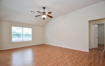 6826 Metro Blvd in Houston, TX - Building Photo - Building Photo