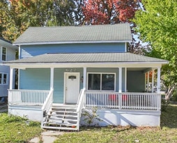 627 N Webster St in Saginaw, MI - Building Photo